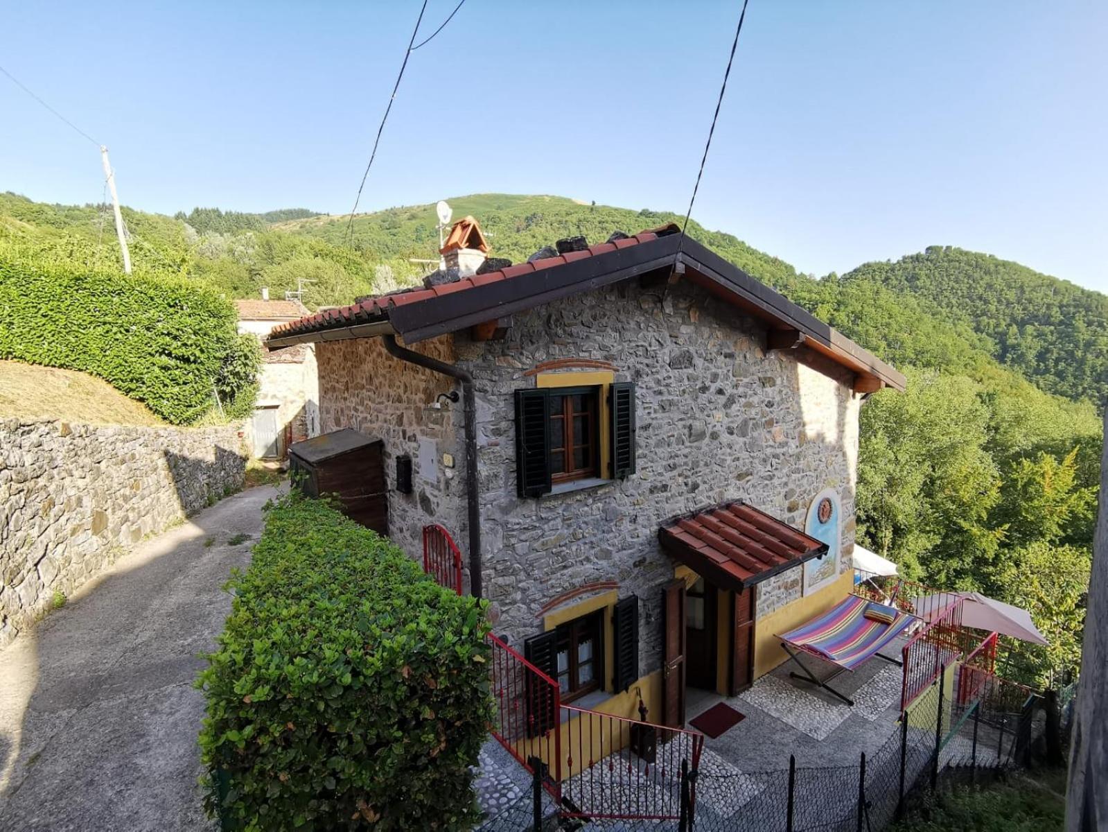Deliziosa Casetta Sull'Appennino Toscano Montefegatesi Buitenkant foto